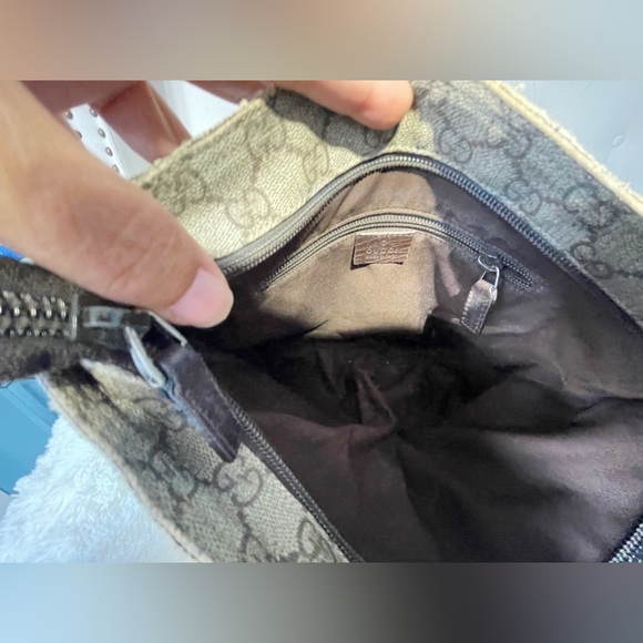 GUCCI Supreme Canvas Flat Messenger Crossbody Bag - Picture 3 of 8